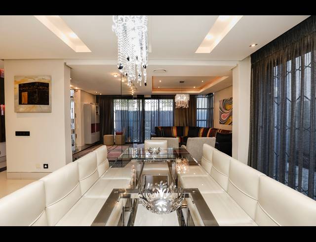 4 BEDROOM TOWNHOUSE FOR SALE IN ESSENWOOD
